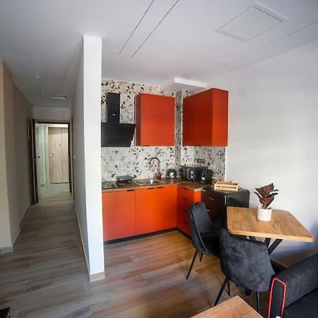 Coloris Rubrum Room Thessaloniki Exterior foto