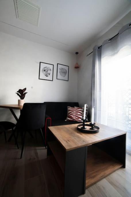 Coloris Rubrum Room Thessaloniki Exterior foto