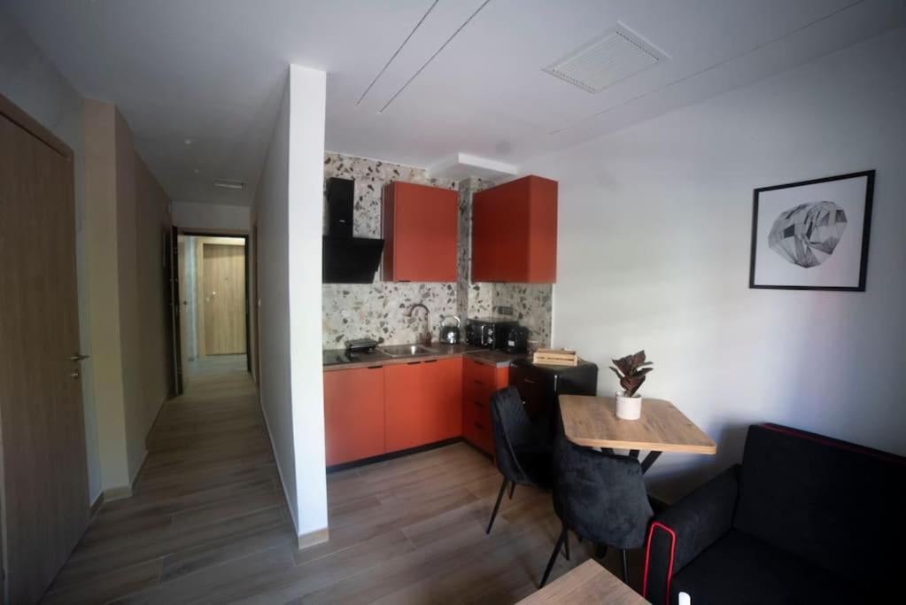 Coloris Rubrum Room Thessaloniki Exterior foto