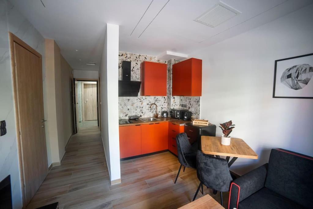Coloris Rubrum Room Thessaloniki Exterior foto